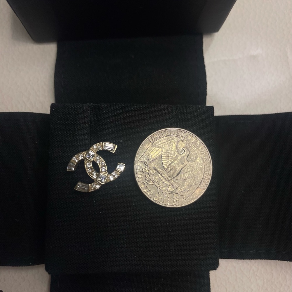 ISO pair Chanel CC Gold Stud